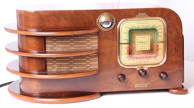 VINTAGE RADIOS: EYE CANDY OR EAR CANDY?