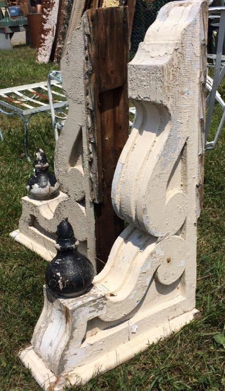 Brimfield, large corbels